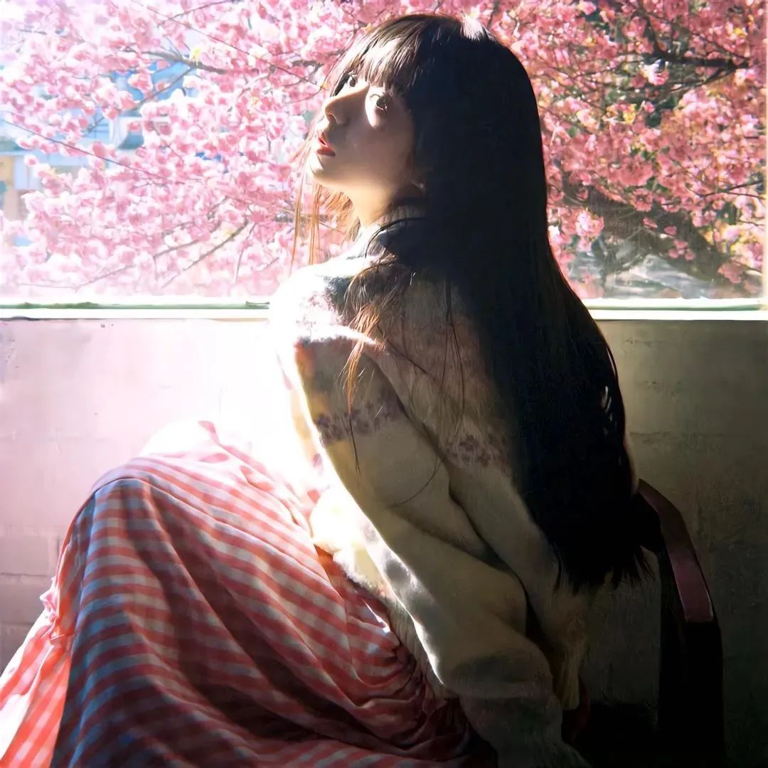 清新气质女生YY头像真人_氛围感拉满美女头像图片_www.jishuyy.com