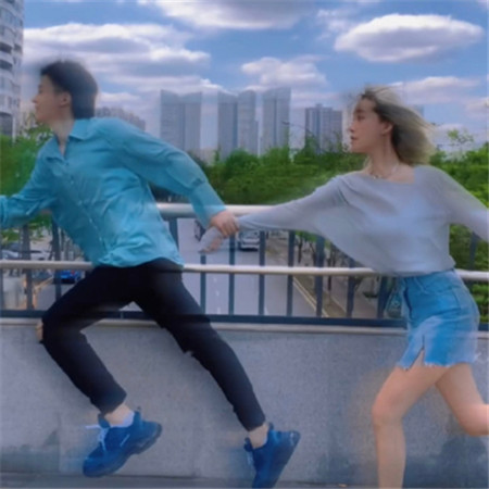 情侣牵手奔跑的YY头像真人_秀恩爱情侣牵手奔跑配图素材_www.jishuyy.com