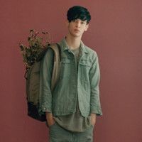 一个人有一个人的快乐，两个人有两个人的幽默现在的你我都是心情做的选择 YY男生头像_www.jishuyy.com