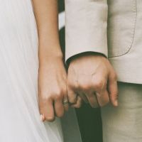 你有故事我有酒,牵着回忆一起走 YY情侣牵手头像_www.jishuyy.com