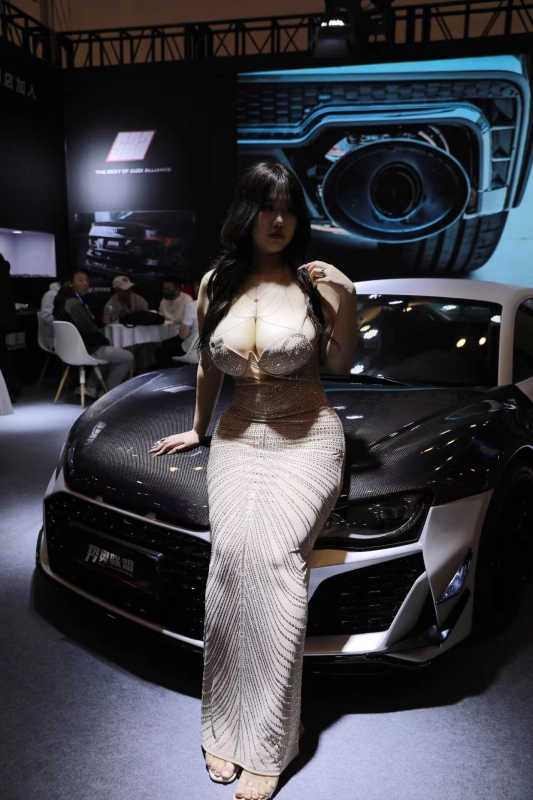 小宅泡泡车模的绝绝子身材JPG➕MP4共1.22G_www.jishuyy.com